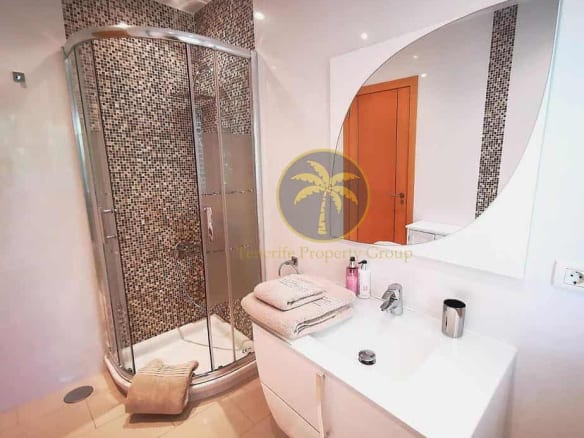 5 bedroom villa in La Caleta Golf