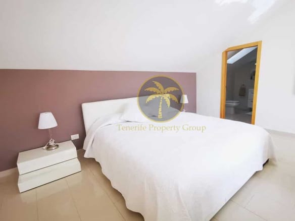 5 bedroom villa in La Caleta Golf