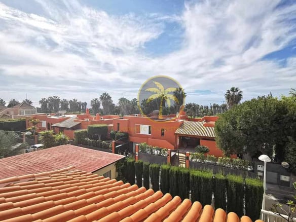 5 bedroom villa in La Caleta Golf