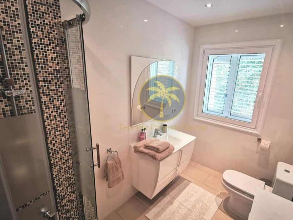 5 bedroom villa in La Caleta Golf