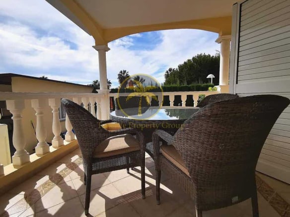 5 bedroom villa in La Caleta Golf