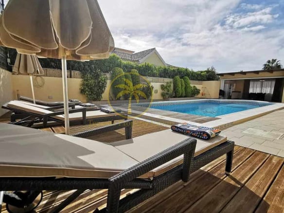 5 bedroom villa in La Caleta Golf