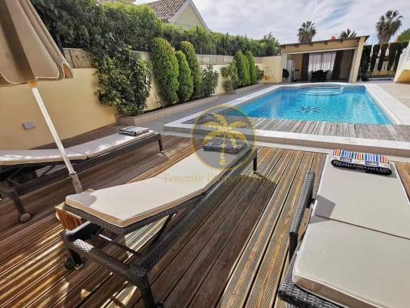 5 bedroom villa in La Caleta Golf