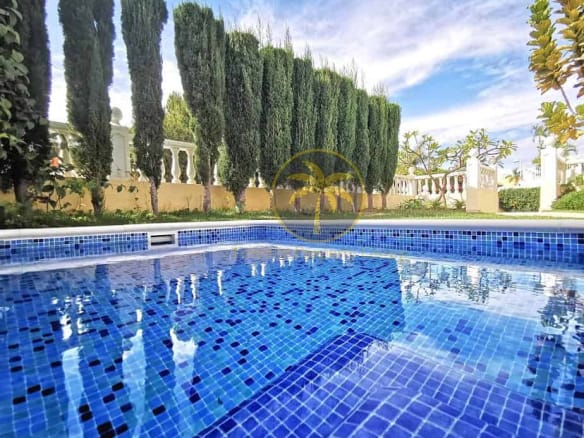 5 bedroom villa in La Caleta Golf