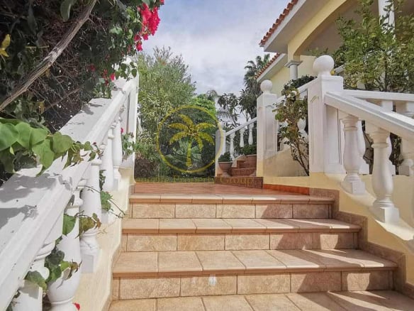 5 bedroom villa in La Caleta Golf