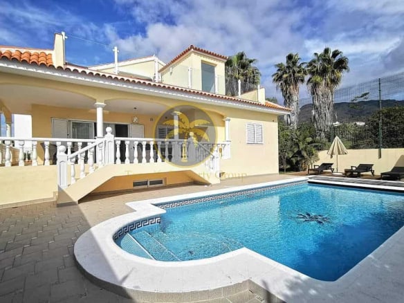 5 bedroom villa in La Caleta Golf