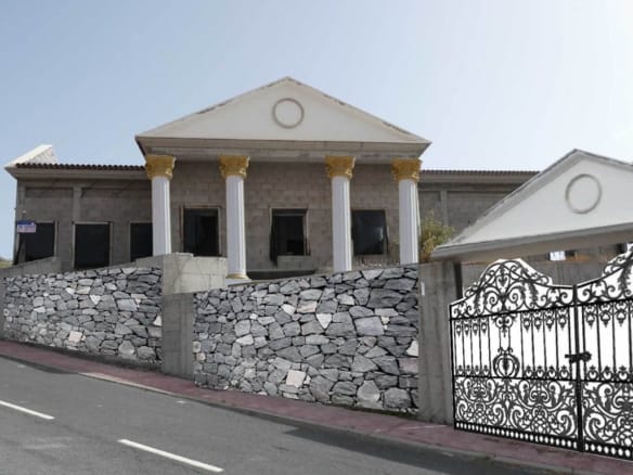 5 bedroom detached villa in Roque del Conde