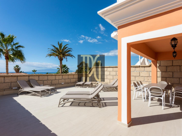 Semidetached villa with swimming pool in El Madroñal