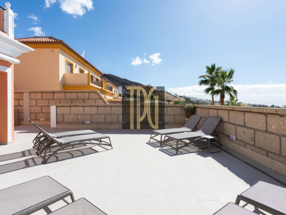 Semidetached villa with swimming pool in El Madroñal