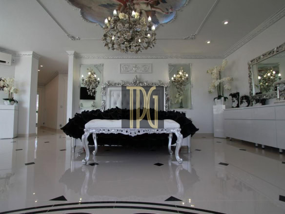 6 Bedroom mansion in the Golf area of Adeje