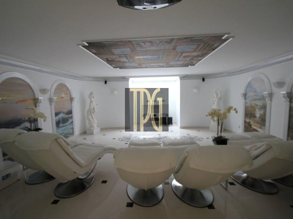 6 Bedroom mansion in the Golf area of Adeje