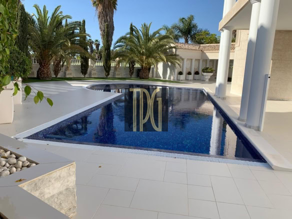 6 Bedroom mansion in the Golf area of Adeje