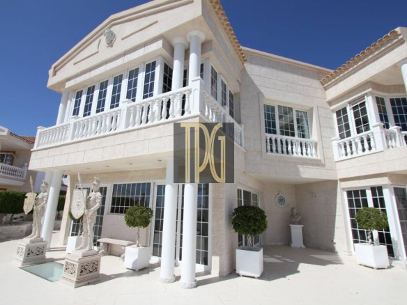 6 Bedroom mansion in the Golf area of Adeje