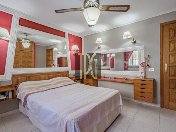 4 bedroom detached villa for sale in Chayofa