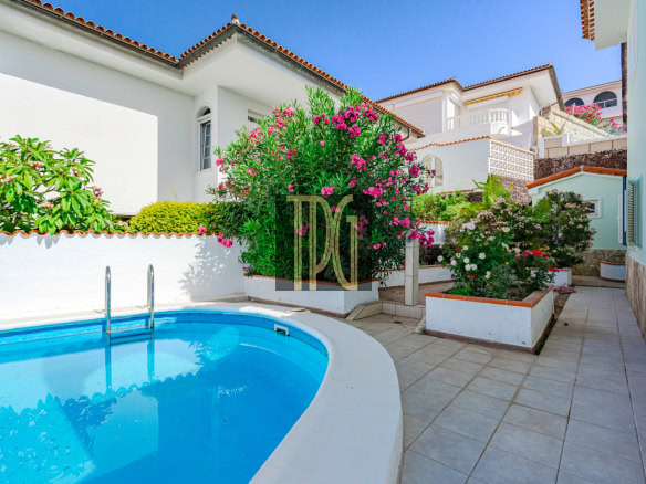 4 bedroom detached villa for sale in Chayofa