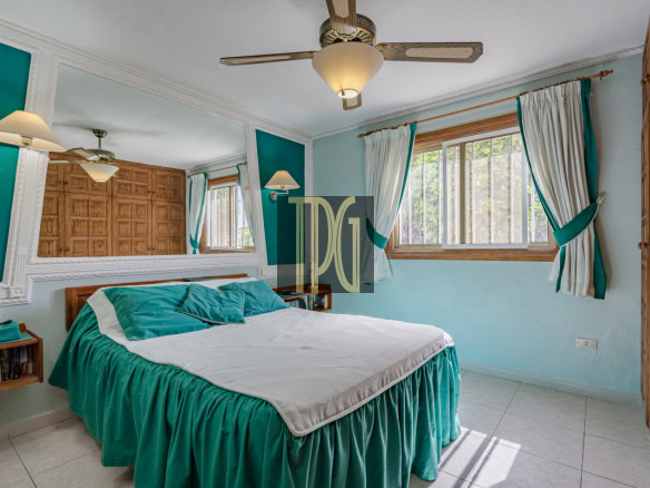 4 bedroom detached villa for sale in Chayofa