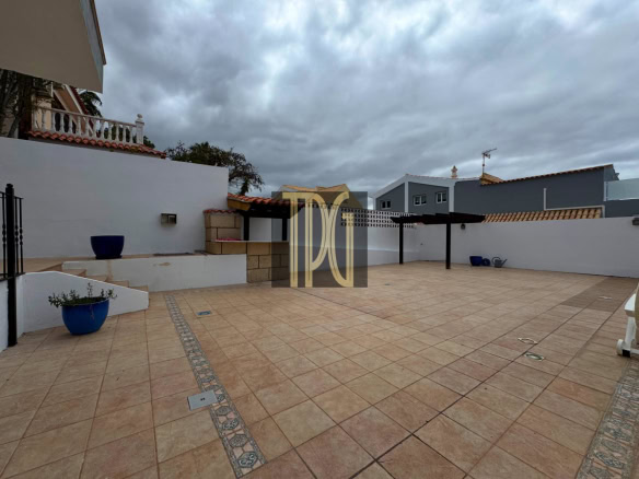 5 Bedroom Detached Villa for sale in Callao Salvaje