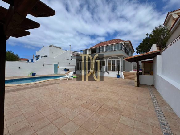 5 Bedroom Detached Villa for sale in Callao Salvaje