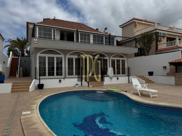 5 Bedroom Detached Villa for sale in Callao Salvaje