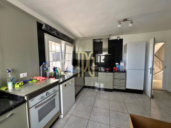 5 Bedroom Detached Villa for sale in Callao Salvaje