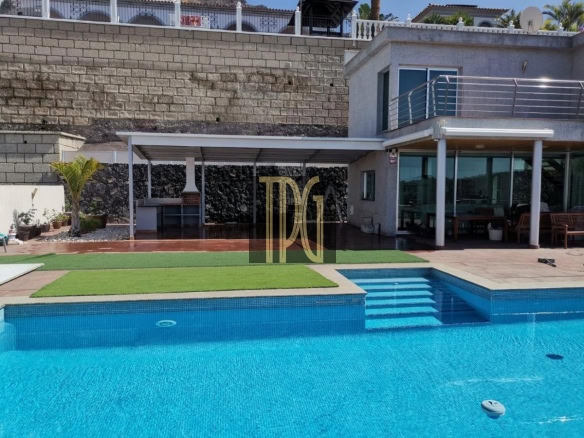 Luxury 3 Bedroom Villa with swimming pool for sale in Roque del Conde