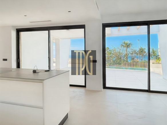 4 Bedroom Luxury Villa For Sale in La Primavera, El Sauzal