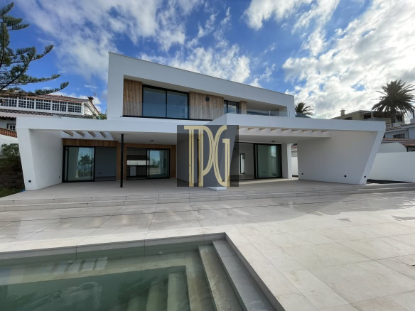 4 Bedroom Luxury Villa For Sale in La Primavera, El Sauzal
