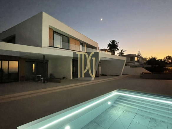 4 Bedroom Luxury Villa For Sale in La Primavera, El Sauzal