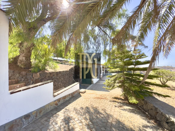 House with farm for sale in La Sabinita, Arona