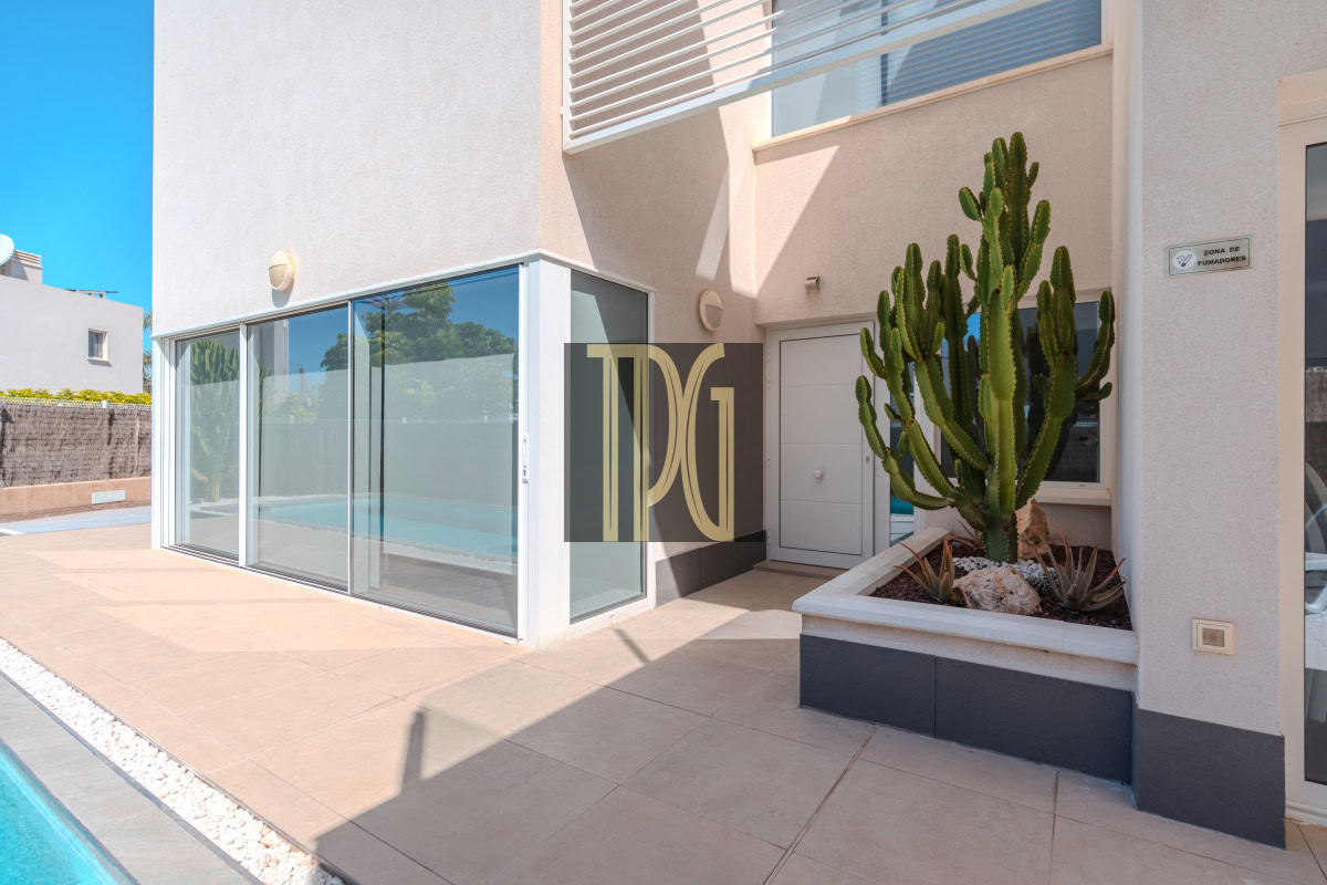 3 Bedroom Modern Villa for sale in duplex apartment in Nirvana Paraíso Playa Paraiso Costa Adeje 10