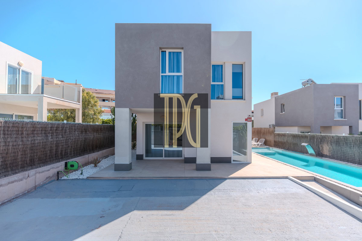 3 Bedroom Modern Villa for sale in duplex apartment in Nirvana Paraíso Playa Paraiso Costa Adeje 2