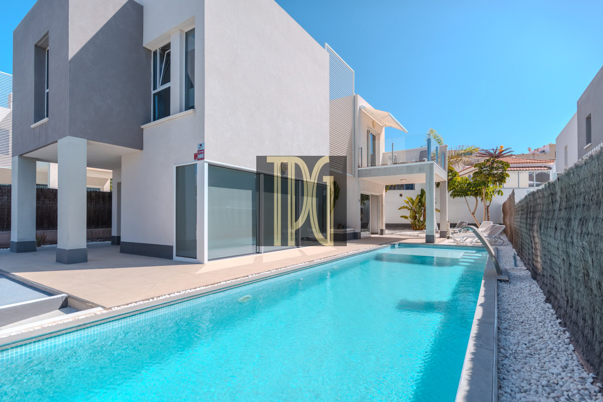 3 Bedroom Modern Villa for sale in duplex apartment in Nirvana Paraíso Playa Paraiso Costa Adeje 26
