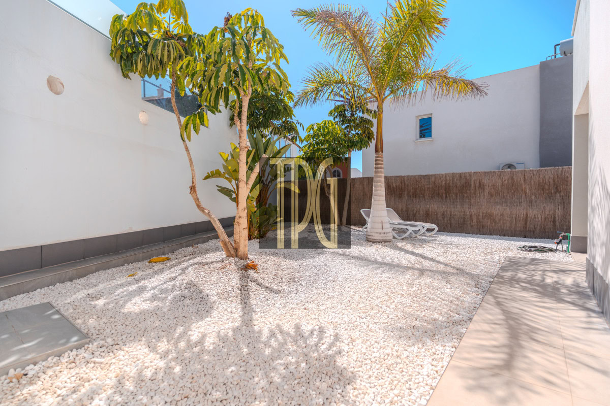 3 Bedroom Modern Villa for sale in duplex apartment in Nirvana Paraíso Playa Paraiso Costa Adeje 30