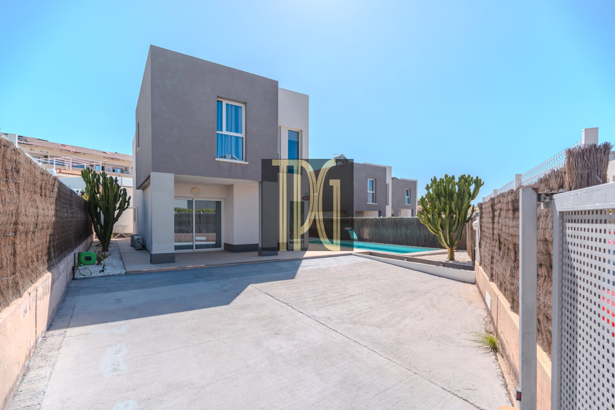 3 Bedroom Modern Villa for sale in duplex apartment in Nirvana Paraíso Playa Paraiso Costa Adeje 40