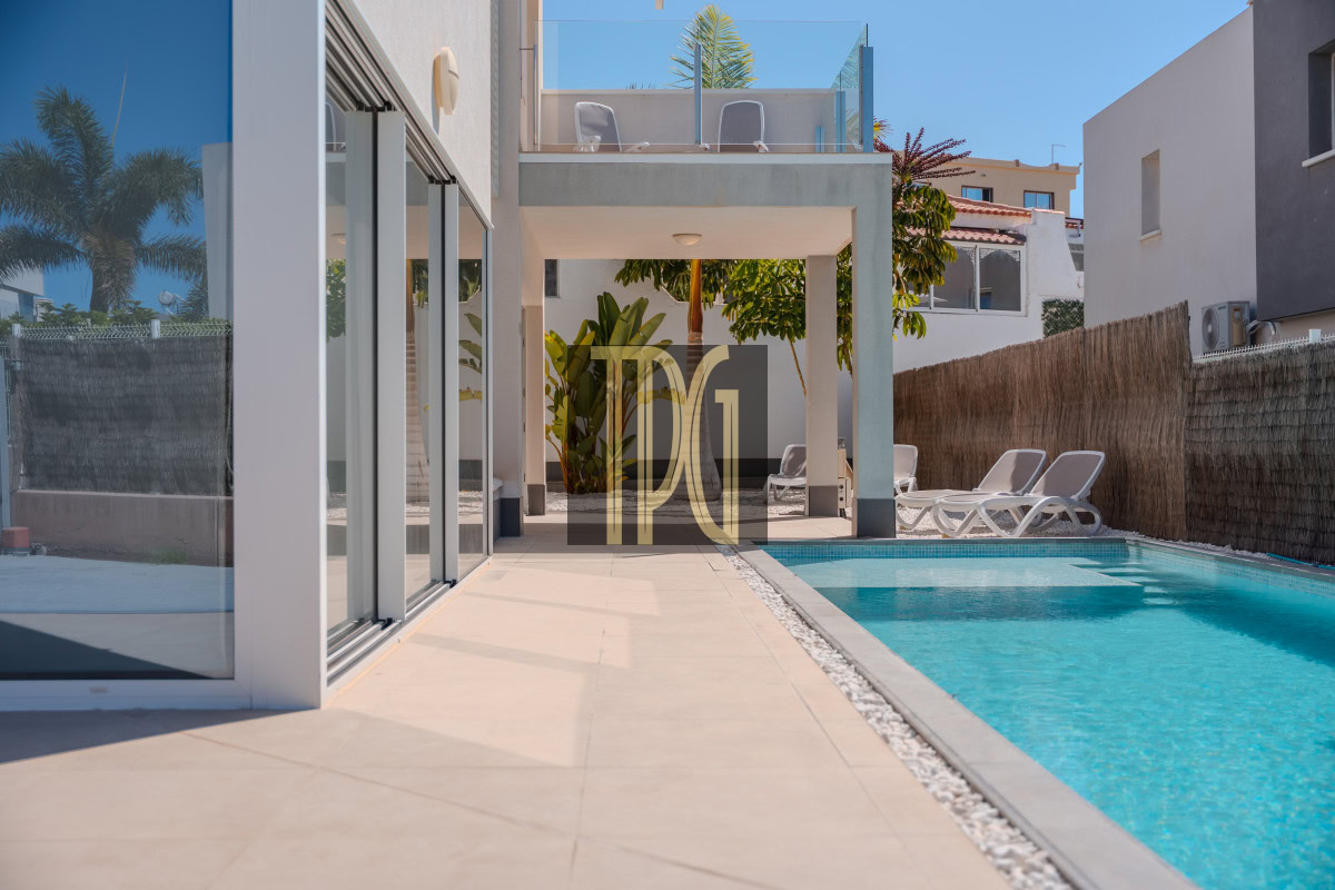 3 Bedroom Modern Villa for sale in duplex apartment in Nirvana Paraíso Playa Paraiso Costa Adeje 9