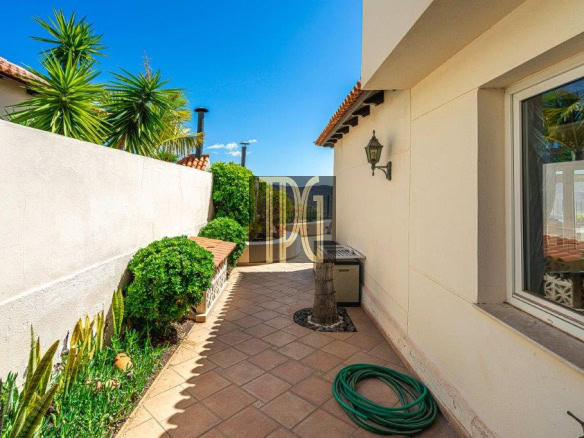 5 Bedroom Detached Villa for sale in Chayofa