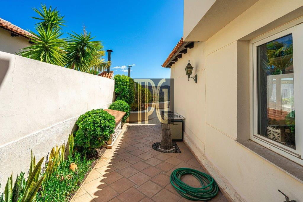 5 Bedroom Detached Villa for sale in Chayofa
