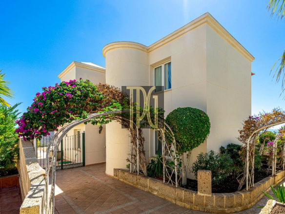 5 Bedroom Detached Villa for sale in Chayofa