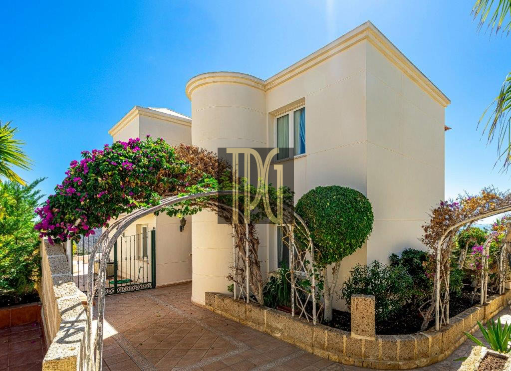 5 Bedroom Detached Villa for sale in Chayofa