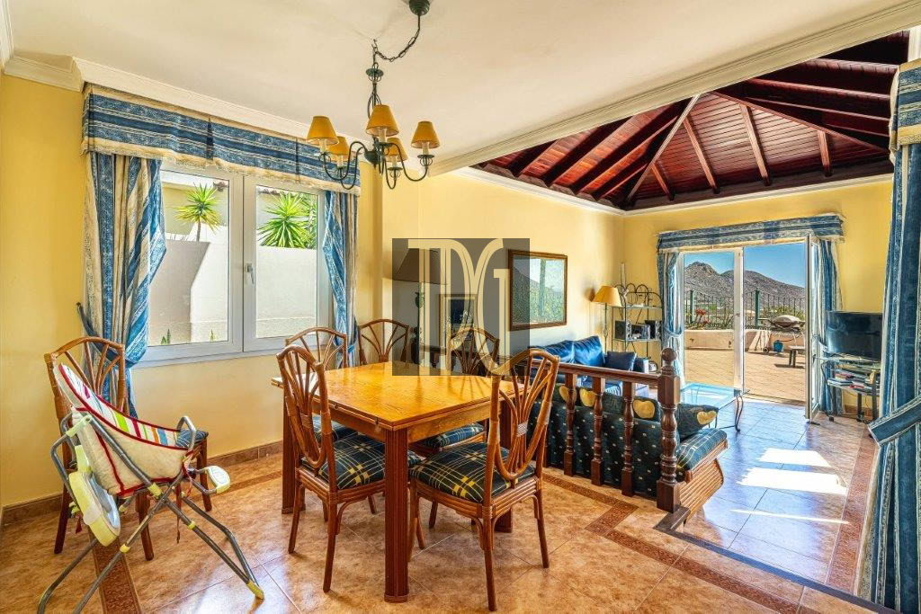 5 Bedroom Detached Villa for sale in Chayofa