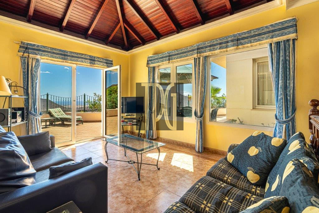 5 Bedroom Detached Villa for sale in Chayofa