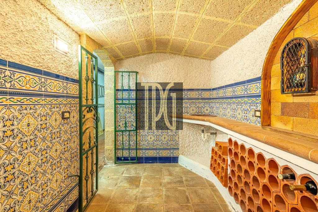 5 Bedroom Detached Villa for sale in Chayofa