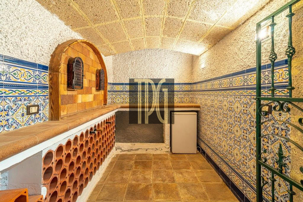5 Bedroom Detached Villa for sale in Chayofa