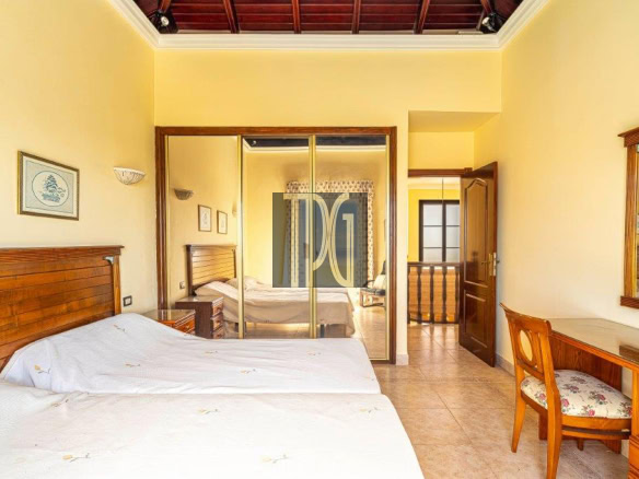 5 Bedroom Detached Villa for sale in Chayofa
