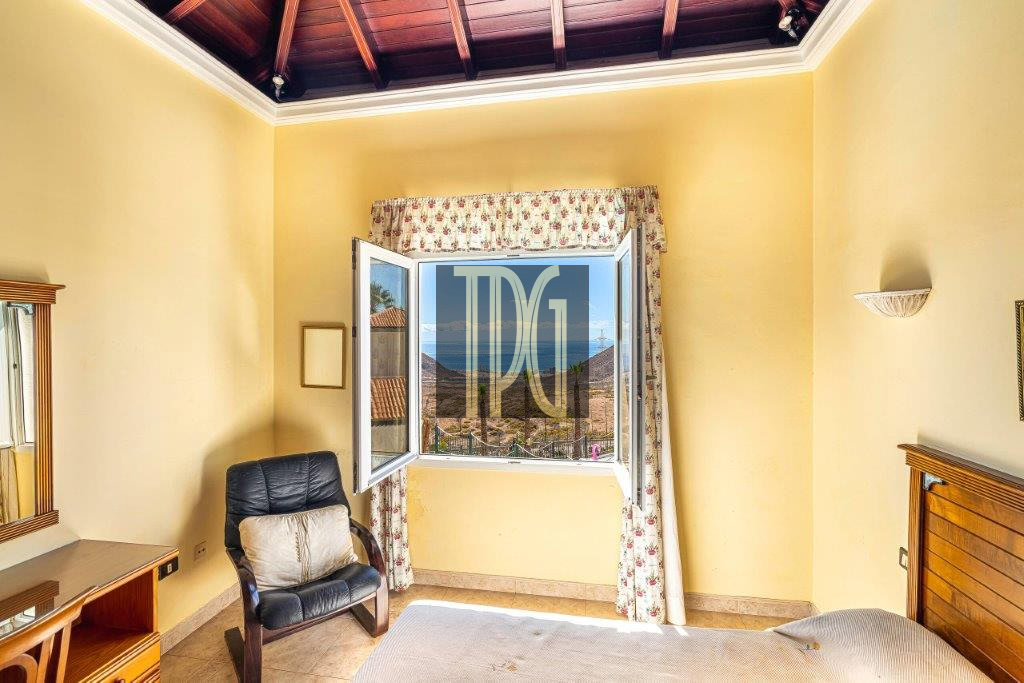 5 Bedroom Detached Villa for sale in Chayofa