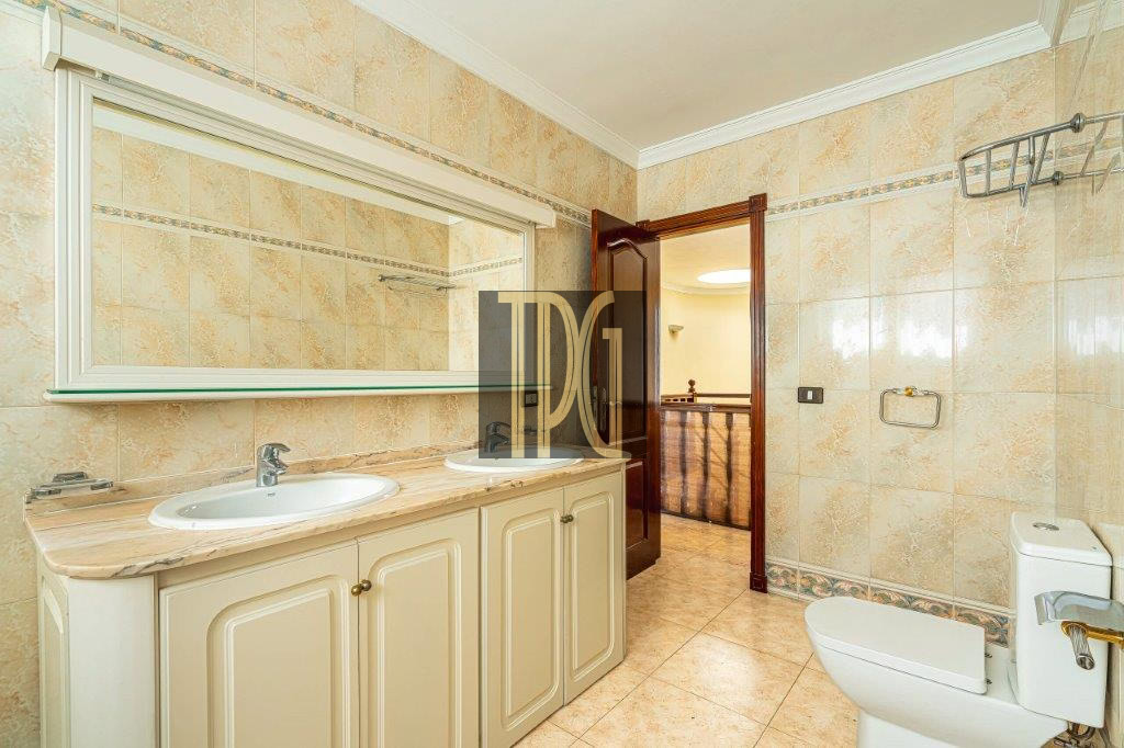 5 Bedroom Detached Villa for sale in Chayofa