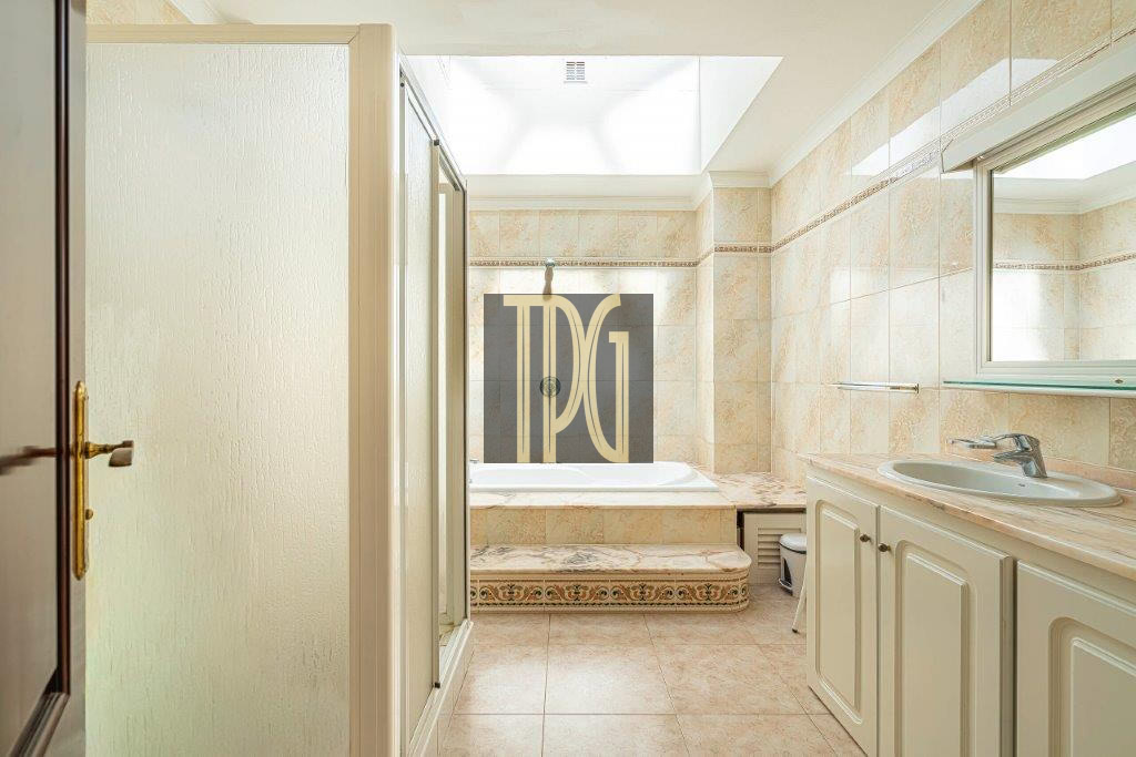 5 Bedroom Detached Villa for sale in Chayofa