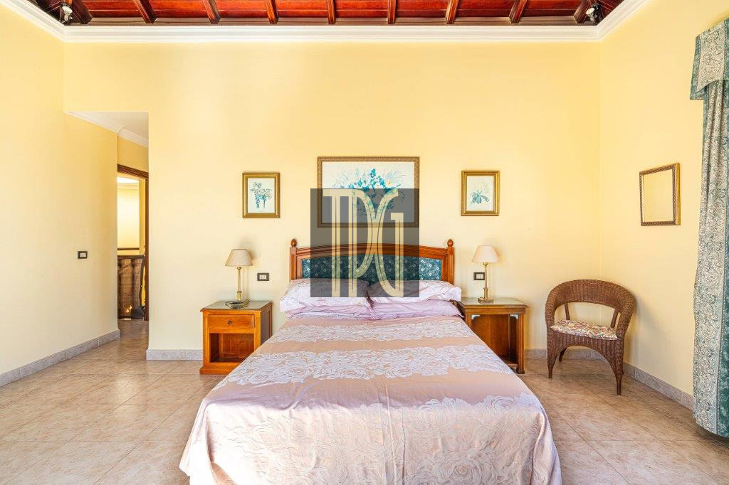 5 Bedroom Detached Villa for sale in Chayofa