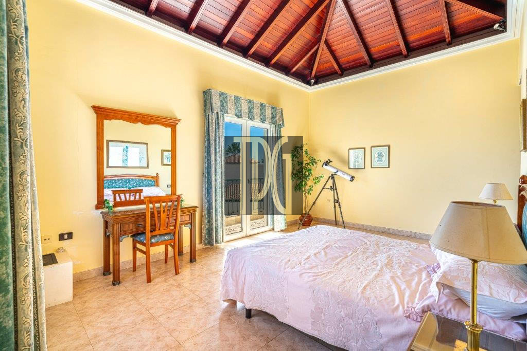5 Bedroom Detached Villa for sale in Chayofa