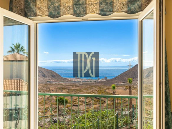 5 Bedroom Detached Villa for sale in Chayofa